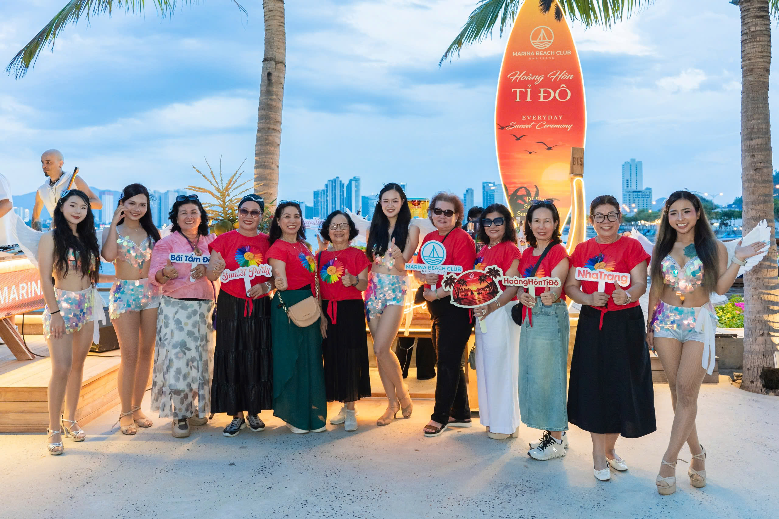 TRẢI NGHIỆM HOÀNG HÔN BIỂN ĐẲNG CẤP TẠI NHA TRANG